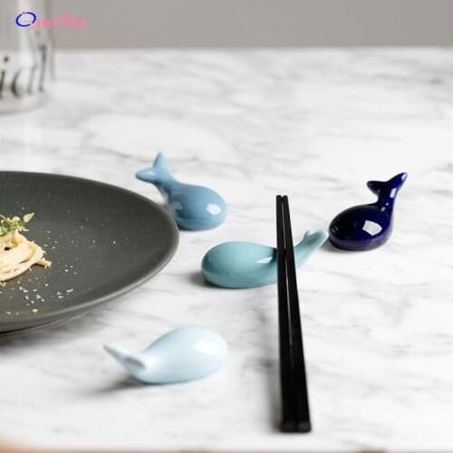 1 Pcs Creative Whale Ceramic Chopsticks Stand Cute Kitchen Restaurant Chopsticks Mat Decorative Art Craft Tableware Holder
