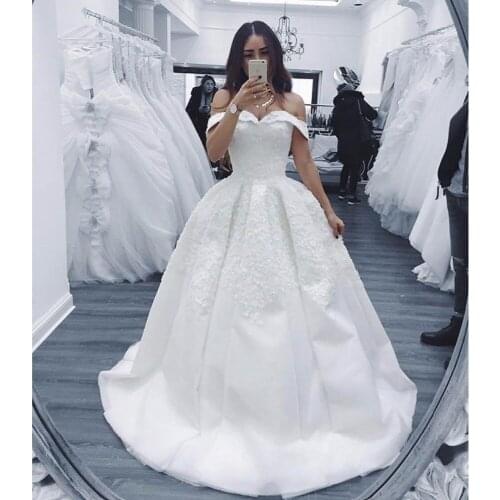 2020 Designer Off the Shoulder Sweetheart Appliqued Beaded Short Sleeve Pleated Ball Gown Princess Wedding Dresses