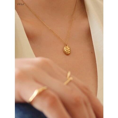 Bold croissant pendant necklaces for women stainless steel gold dainty necklace stackable elegant stripe pattern trendy jewelry