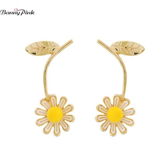 Banny Pink Cute Enamel Daisy Studs Earrings For Women lovely Flower Alloy Post Earrings Chunky Prevent Allergy Pendant Earrings