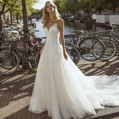 Best Selling V Neck Lace Bride Dresses 2021 A Line Appliqués Backless Tulle Court Train Wedding Gowns Robes De Mariage
