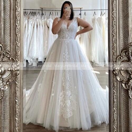 Stunning Sheer V-Neck Wedding Dresses Ivory Lace Floral Appliqués On Flowing Net Plus Size Bridal Dress robe de mariee 2021