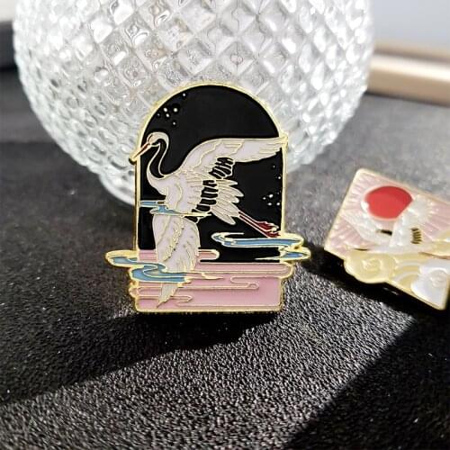 HOSENG Chinese Fashion Style Crane Whale Animals Badge With Chain Party Elegant Suit Alloy Jewelry Enamel Pin Gift HS_544