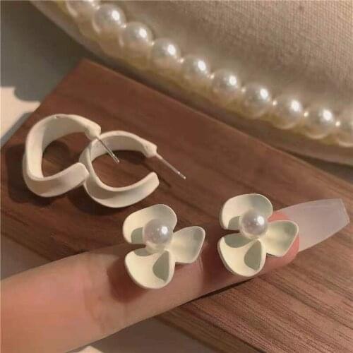 SHANGZHIHUA Geometric Retro White Flower Pearl Earrings Geometric Irregular Fashion Womens Earrings Party Jewelry Gift