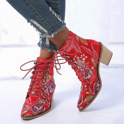 2020 Womens European Fashion Beauty Boots Winter New Retro National Wind Pointed Thick with Lace Embroidery Boots Women Shoes