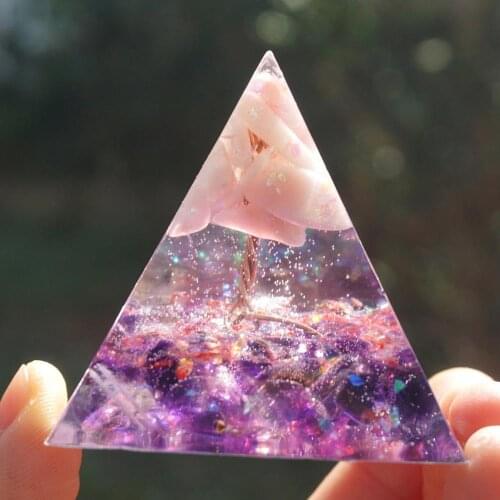 50mMM Ogan Pyramid Decoration Natural Pink Crystal and Amethyst Crushed Stone Move Peach Blossom Transfer Energy Pyramid