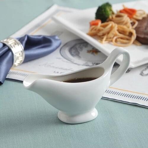 Creative White Porcelain Boats Beefsteak Gravy Boat Steak Sauce Container Ceramic Salad Seasoning Jar Restaurant Tableware