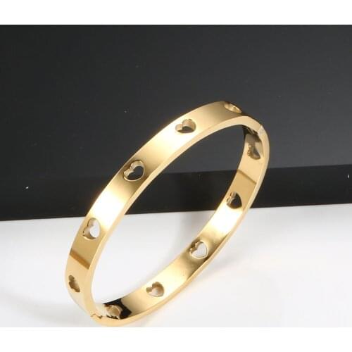 Popular Simple Hollow Heart Men Women Staiess Steel Cuff Sporty Bangles Trendy Wedding Party Charm Wrist Bangles Jewelry