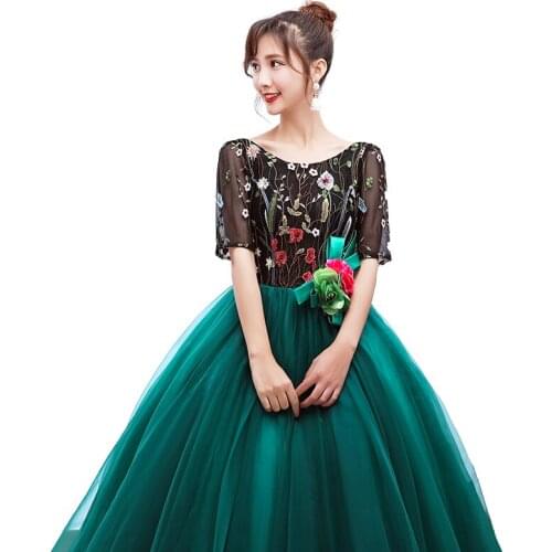 Half sleeve embroidery cosplay ball gown Medieval Renaissance Gown cosplay Victoria dress Marie Belle