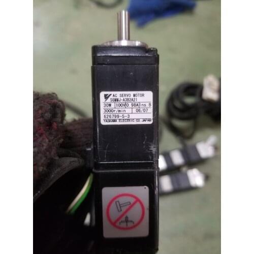 SGMM-A3C313 servo motor , used in good condition . 85% appearance new , good working , free shipping