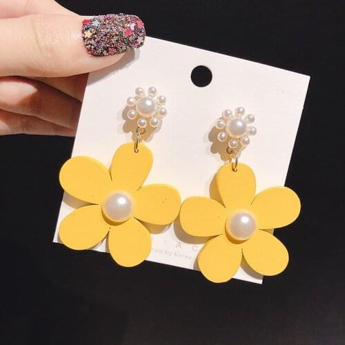 Vihikoty Stud Earrings