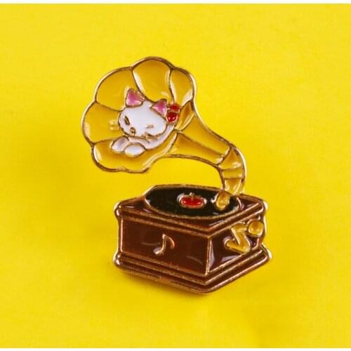 Phonograph Lapel Pin Musical Instrument Metal Badges On Clothes Accessory Enamel Pins Brooches Jewelry Gift Icon On The Backpack
