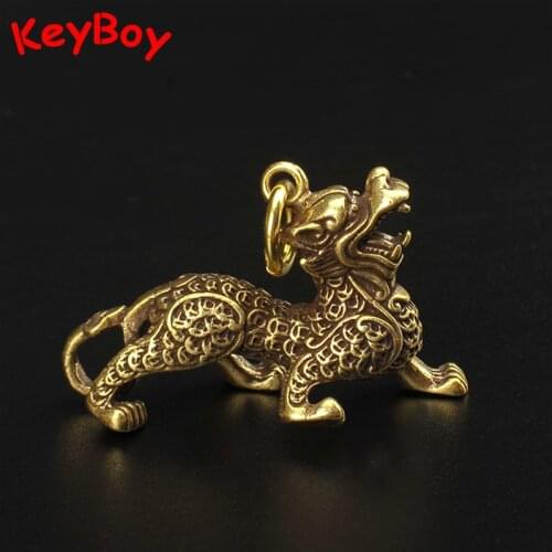 Vintage Brass Chinese Ancient Animal Qilin Beast Lucky Keychain Pendants Handmade Copper Feng Shui Car Key Chain Rings Hanging