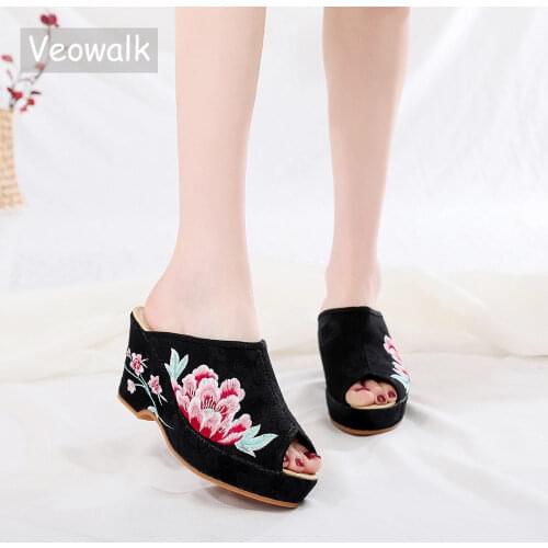 Veowalk 7cm Platform Women Cotton Embroidered Peep Toe Slippers Summer Wedge Slides Retro Comfortable Ladies Summer Shoes