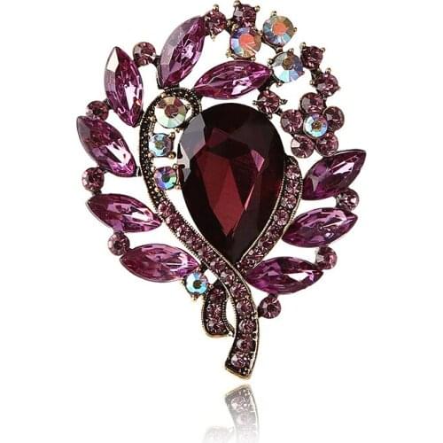 Korean fashion personality Crystal Glass Brooch and brooch womens clothing accessories