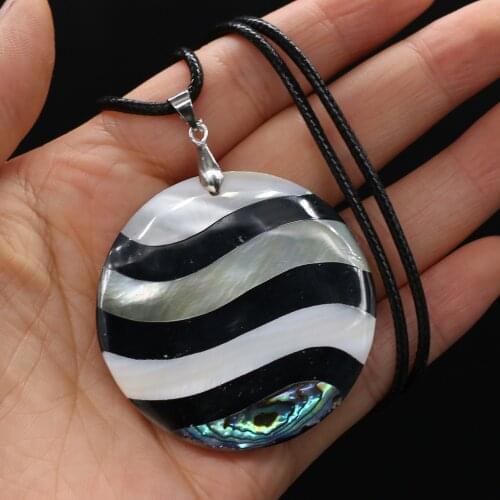 Natural Shell Necklace With Round Stripe Pendant Leather Cord 2MM Charms For Elegant Women Love Romantic Gift