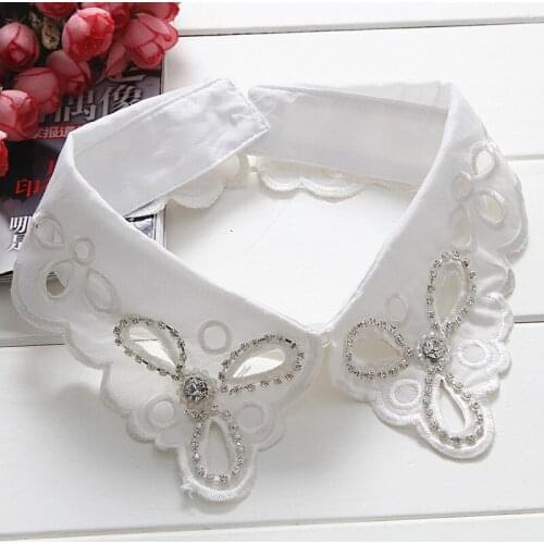 Women White Black Fake Collars Vintage Embroidery Florals Detachable Collar Elegant Lady Lace False Fake Shirt Collars Decor