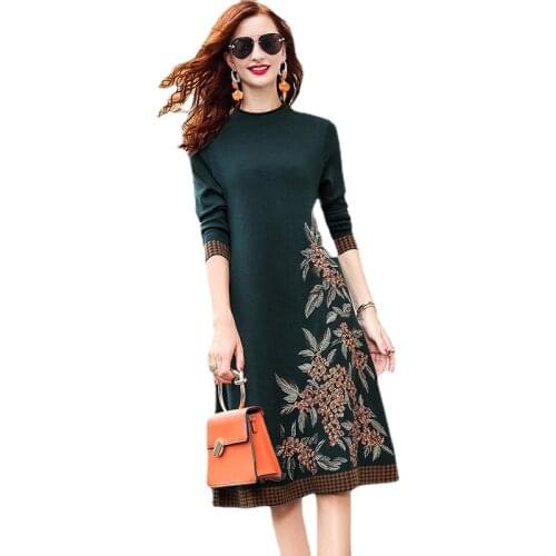 Embroidered knitted dress female autumn/winter 2021 new cultivate ones morality show thin round neck long sleeve sweater