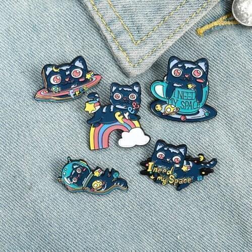 Space Cat Enamel Pin Cat Planet Astronaut Mug Kitten Universe Brooches Rainbow Animal Badge for Bag Lapel Jewelry Gift Friends