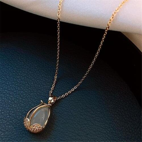 Elegant Tulip Flower Crystal Gold Clavicle Chain Necklace Glamorous Womens Wedding Pendant Jewelry Female Accessories