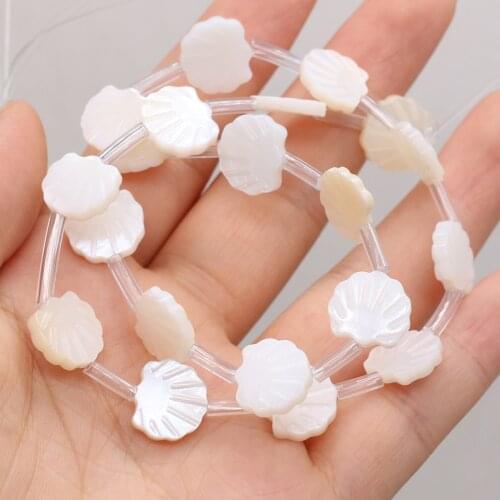 Selected Natural Freshwater Shell Flower-shaped Beads Are Used To Make DIY Exquisite Womens Jewelry Bracelets 20 Pieces/piece