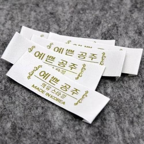 ZeQi 1000pcs Custom design folded satin woven labels clothing woven label Garment Main Label