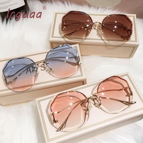 2021 Fashion Tea Gradient Sunglasses Women Ocean Water Cut Trimmed Lens Metal Curved Temples Sun Glasses Female UV400