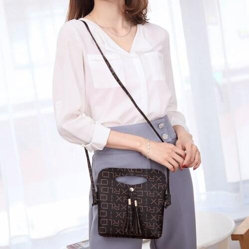 Small PU Leather Shoulder Portable Handbag Crossbody Mobilephone Bag with Tassel Ladies Bucket Bag FA$1