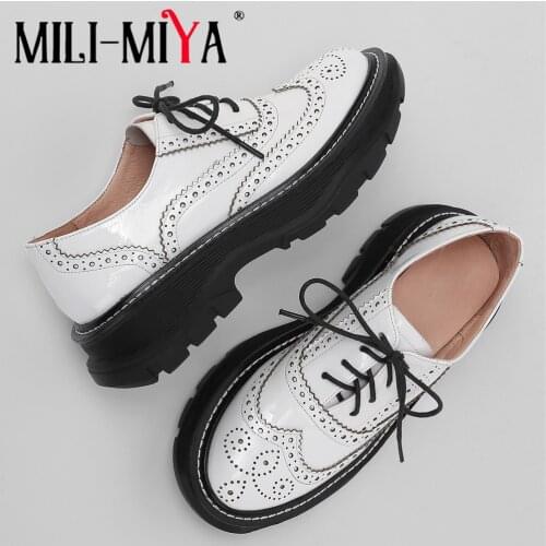 MILI-MIYA Vintage Oxford Women Carving Pattern Leather Brogue Platform Flat British Style White Black Lace Up Round Toe Wild Sho