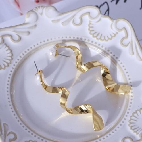 Fashion personality spiral pattern wave pattern inlaid pearl earrings