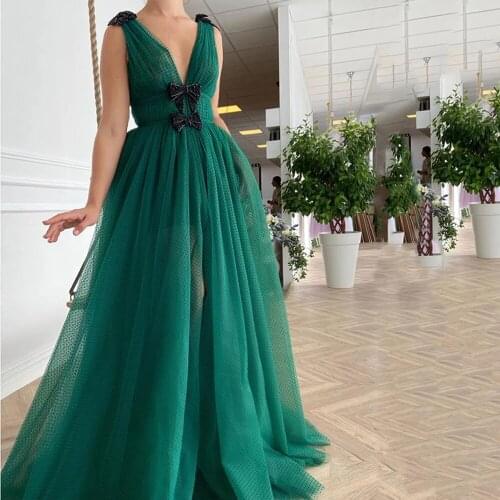 Green Charming Graduation Dresses Tulle Bows Pleat V-Neck Sleeveless Zipper Ball Gowns Novia Do 2021 New Party