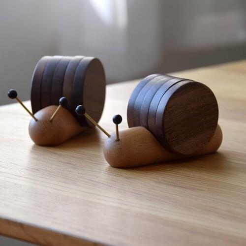 4pcs Wooden Snail Drink Coasters Cute Creative Round Placemats with Magnet Home Desktop Decoration Tea Cup/Mug Coaster