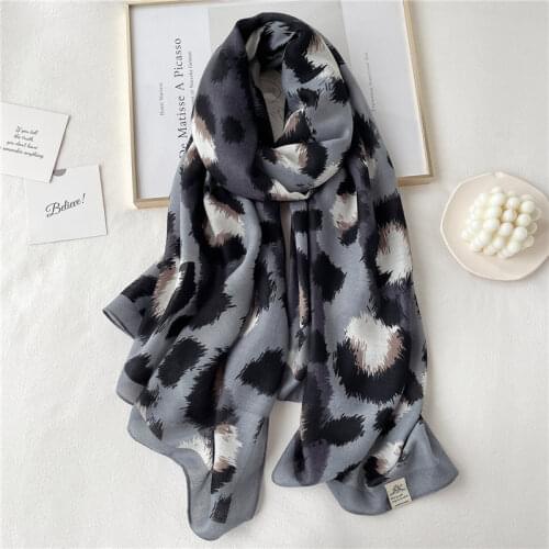 2021 Fashion New Leopard Cotton Scarf Women Soft Long Hijab Shawls Wraps Lady Pashmina Foulard Bufanda Headscarf Beach Stoles