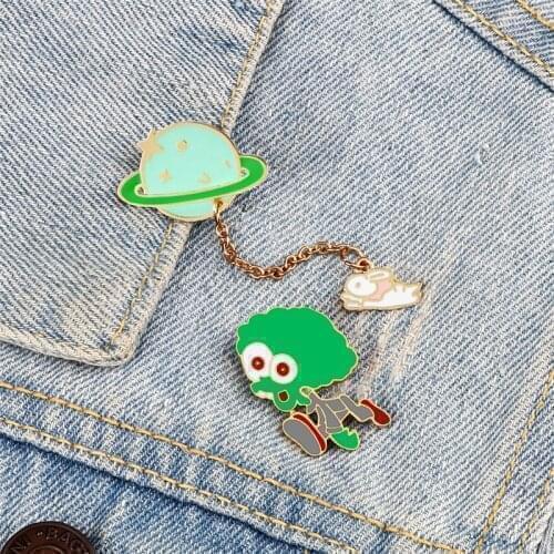 Cartoon Alien Planet Brooch Green Funny Cute Chain Badge Enamel Pins Denim Backpack Lapel Pin Jewelry Metal Accessories Kid Gift