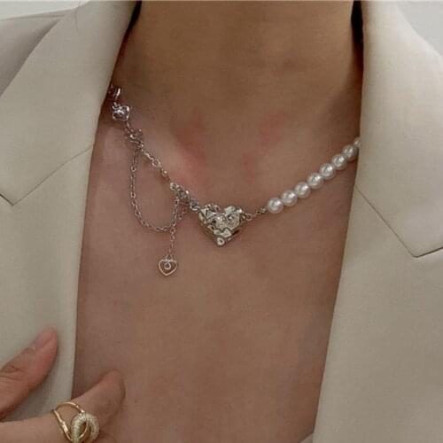 VSnow Vintage Stylish Asymmetry Love Heart Chokers Necklace for Women Imitation Pearl Beaded Metal Hollow Chain Necklace Jewelry