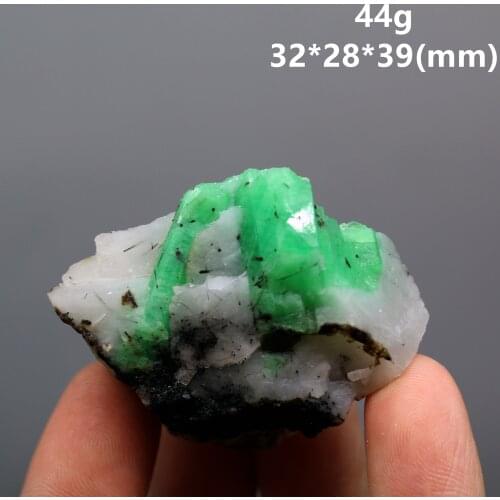 100% Natural green emerald mineral gem-grade crystal specimens stones and crystals quartz crystals from china