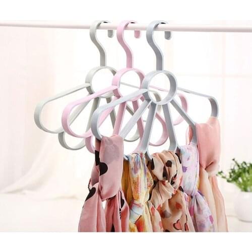 1PC New Fashion Nordic Wind Fan Scarf Scarf Hanger Frame Petal Multifunctional Tie Belt Storage Rack Holes Holder ND 021