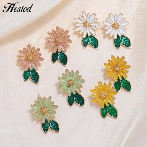 Green Leaf Chrysanthemum Earrings 1 Pairs New Fashion Gold Metal Plated Suitable for Girls Or Ladies Gifts