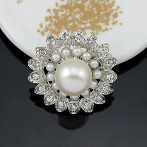 Big Simulated Pearl Attractive Sleek Flower Rhinestone Silver-color Brooches for Women Brooch Pins Jewelry