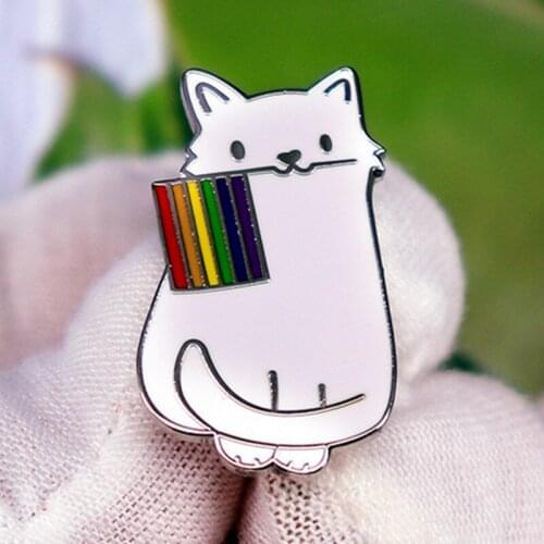 Kitty Cat with the LGBT Pride Rainbow Flag Enamel Brooch Pins Badge Lapel Pin Brooches Jeans Jacket Fashion Jewelry Accessories