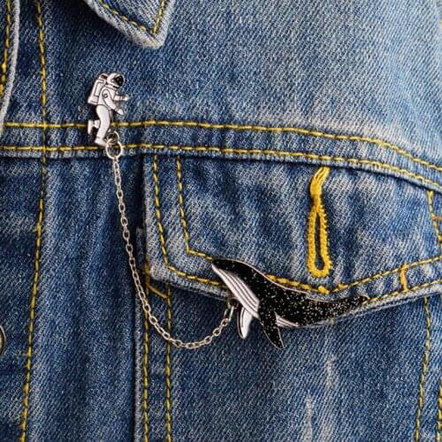 Quality Astronaut And Whale Cartoon Brooch Badge Men And Women Fashion Pin Wholesale Sale Denim Jacket Collar Backpack Badgegift