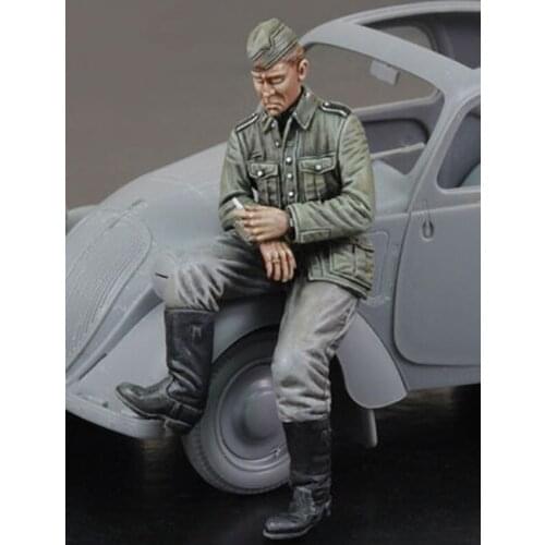 New Unassembled 1/35 ANCIENT man Driver (NO CAR ) Resin Figure Unpainted Model Kit