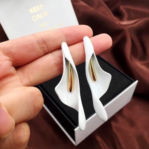 New Trendy Calla Lily Shape Pendant Earrings Ladies Earrings Fashion Metal Flower Shape Earrings Accessories Party Jewelry