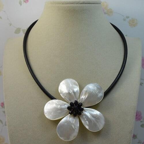 New Arrival Favorite Pearl Jewelry Black Crystal Handmade Sea Shell Flower Black Rope Leaterh Necklace Fine Women Gift