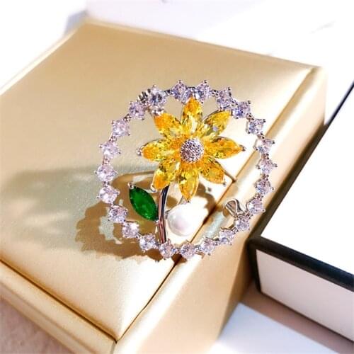 OKILY Luxury Yellow Zirconia Petal Sunflower Women Brooches with Pearl Pins Female Wreath Dress 2021 Trend Jewellery