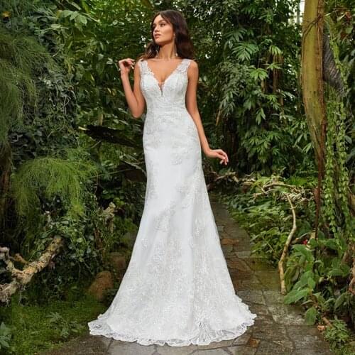 Gorgeous Mermaid Wedding Dresses 2021 Sexy V-Neck Sleeveless Lace Appliques Sequined Backless Vintage Bridal Gown For Women