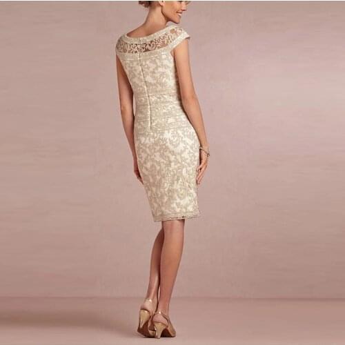 2021 New Exquisite Nude Lace Jewel Neck Knee Length Mother of the Bride Dresses Cap Sleeves Sheath Wedding Party Gowns Short