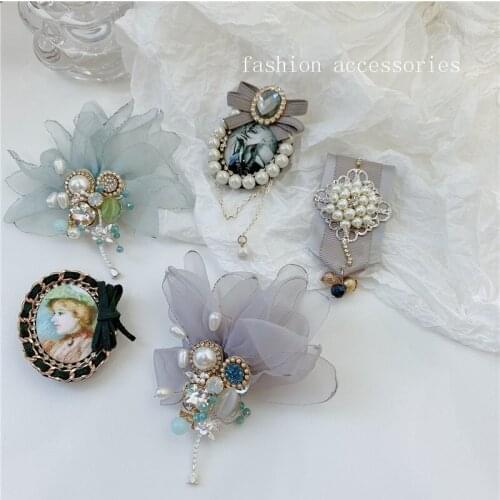 Vintage Lace Pearl Autumn Winter Brooches Pin for Women Gir Coat Rhinestone Badge Handmade Wholesale Fashion Jewelry Accessories