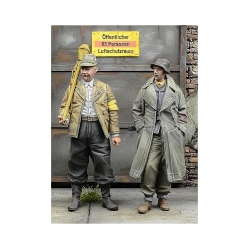 1/35 Resin Figures Model Kits WWII German youth soldier 2 figure Unassambled Unpainted