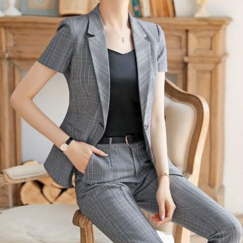Womens suit 2019 summer new short-sleeved fashion plaid suit suit professional womens small fragrance temperament two-piece
